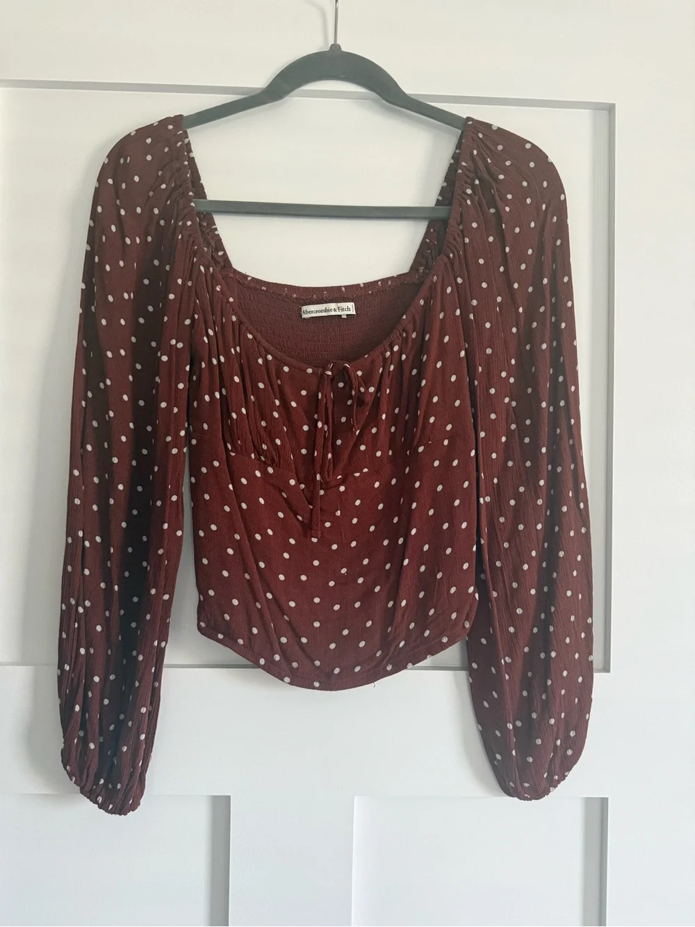 Abercrombie & Fitch flattering square